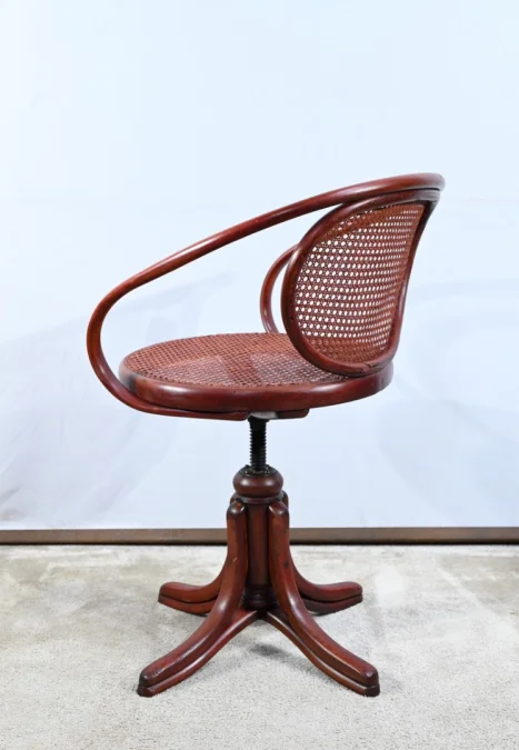 DREHSESSEL IM THONET-STIL