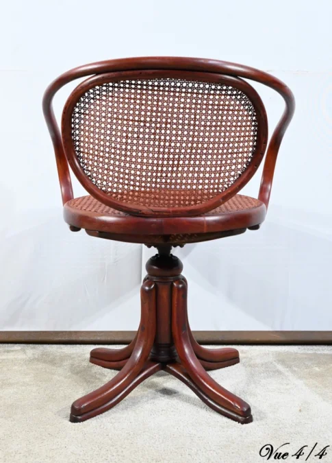 DREHSESSEL IM THONET-STIL