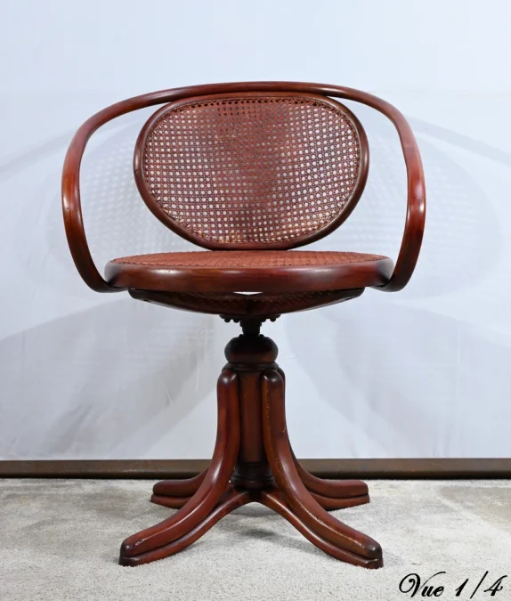 DREHSESSEL IM THONET-STIL