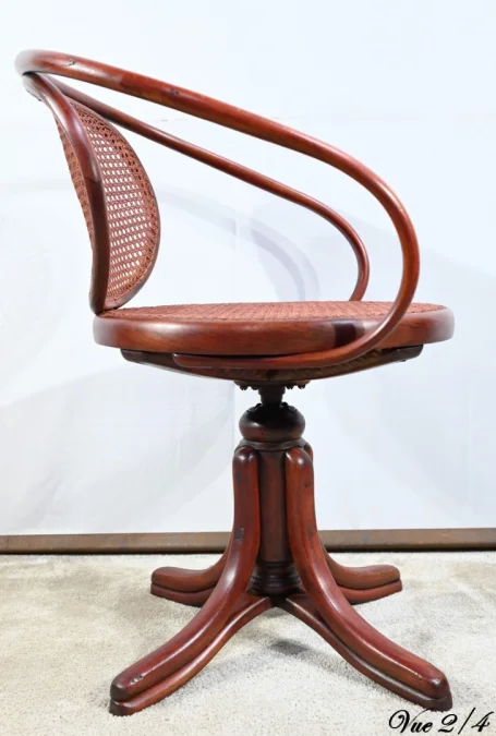 DREHSESSEL IM THONET-STIL