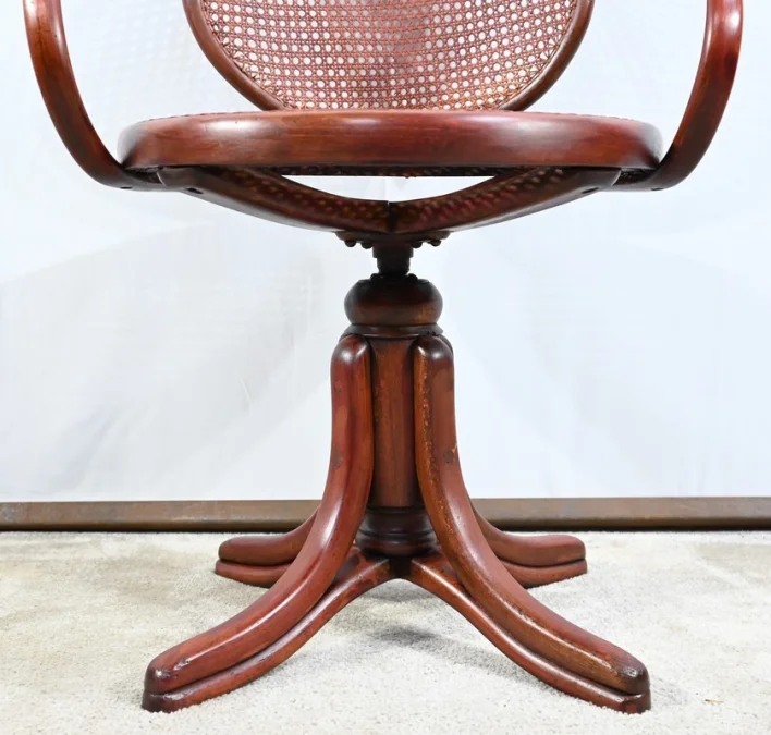 DREHSESSEL IM THONET-STIL
