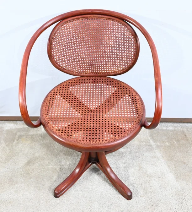 DREHSESSEL IM THONET-STIL