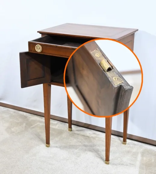 Petit Meuble de Salon en Noyer, style Transition Louis XVI/Directoire – 1ère Partie XIXe