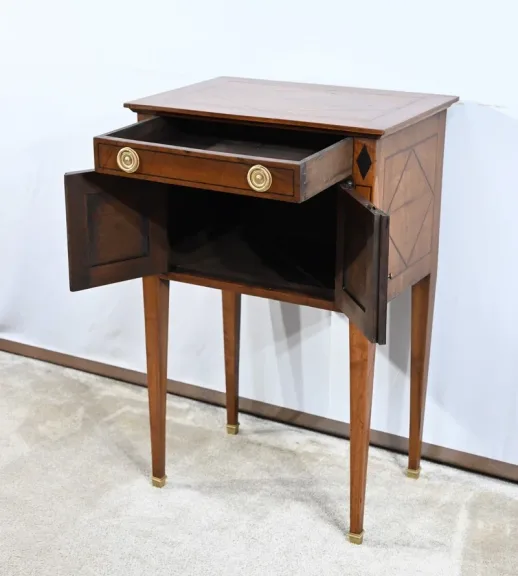 Petit Meuble de Salon en Noyer, style Transition Louis XVI/Directoire – 1ère Partie XIXe