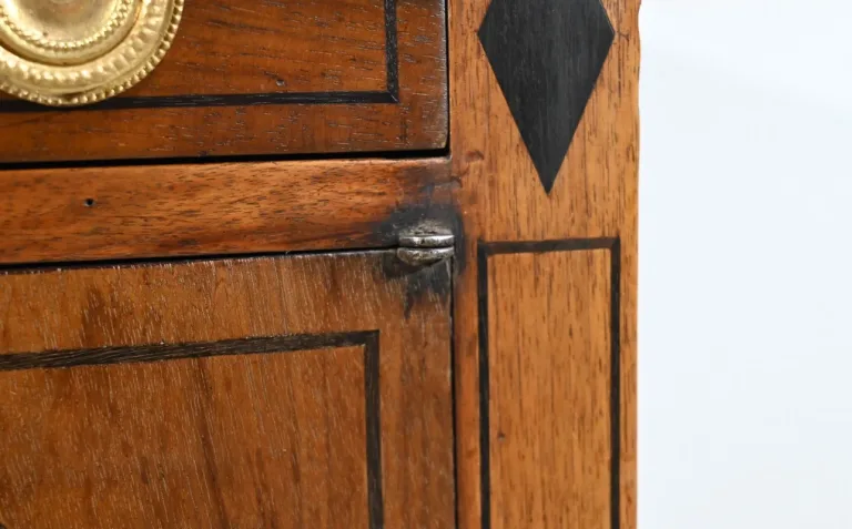 Petit Meuble de Salon en Noyer, style Transition Louis XVI/Directoire – 1ère Partie XIXe