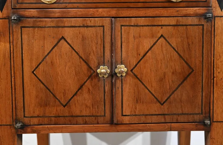 Petit Meuble de Salon en Noyer, style Transition Louis XVI/Directoire – 1ère Partie XIXe