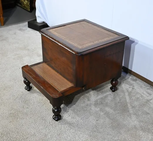 VICTORIAANSE COMMODE