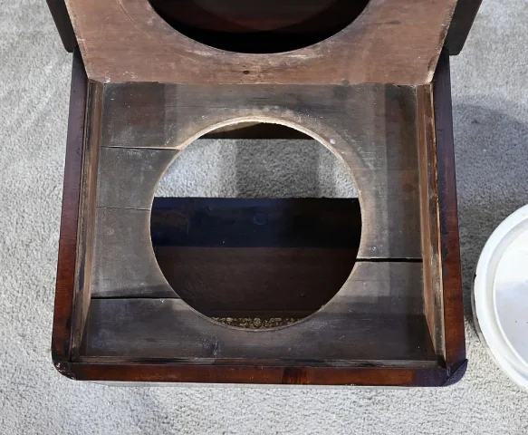 VICTORIAANSE COMMODE