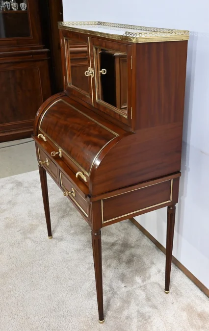 ZYLINDERSCHREIBTISCH IM LOUIS XVI-STIL