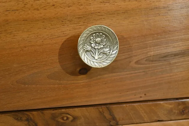 FRENCH CHEST OF DRAWERS