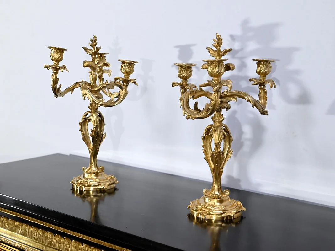 Paire de Candélabres en Bronze Doré, style Louis XV – Fin XIXe