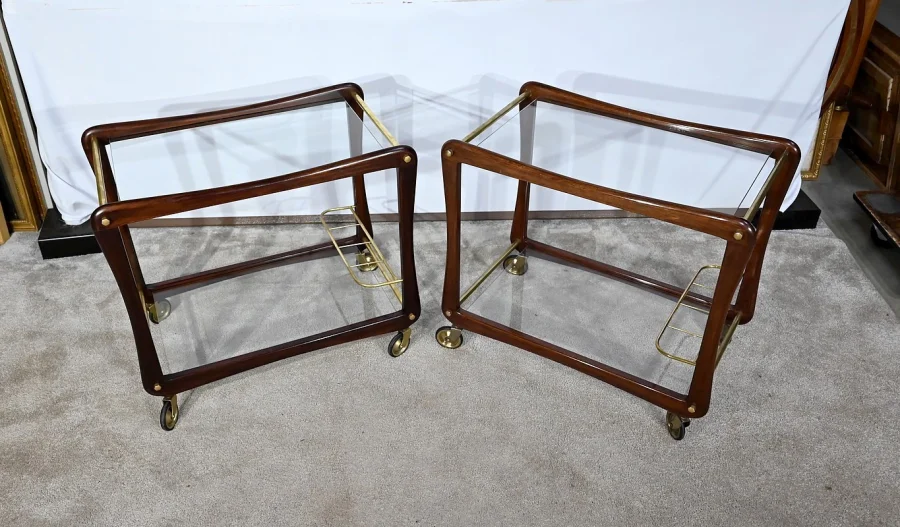 Paire de Tables Dessertes Roulantes en Acajou massif, Verre et Laiton - 1960