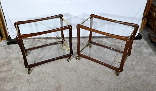 Paire de Tables Dessertes Roulantes en Acajou massif, Verre et Laiton - 1960