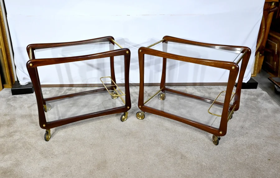 Paire de Tables Dessertes Roulantes en Acajou massif, Verre et Laiton - 1960
