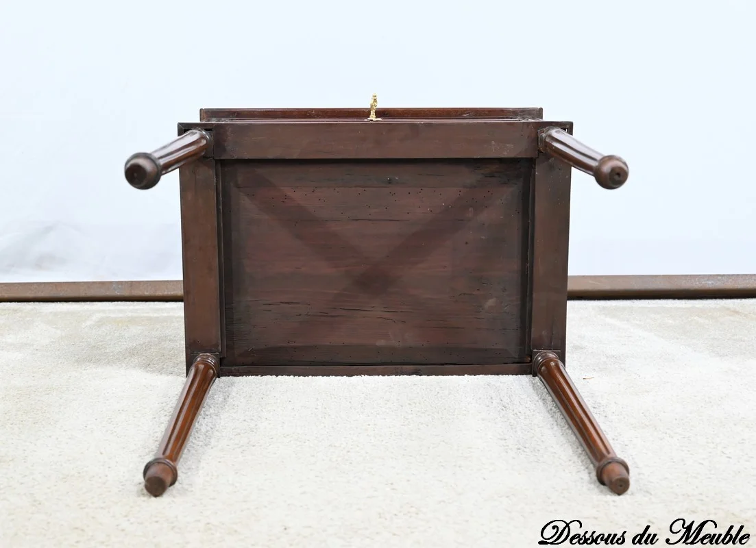 Petite Commode Chiffonnière en Acajou de Cuba, style Louis XVI – 1ère Partie XIXe