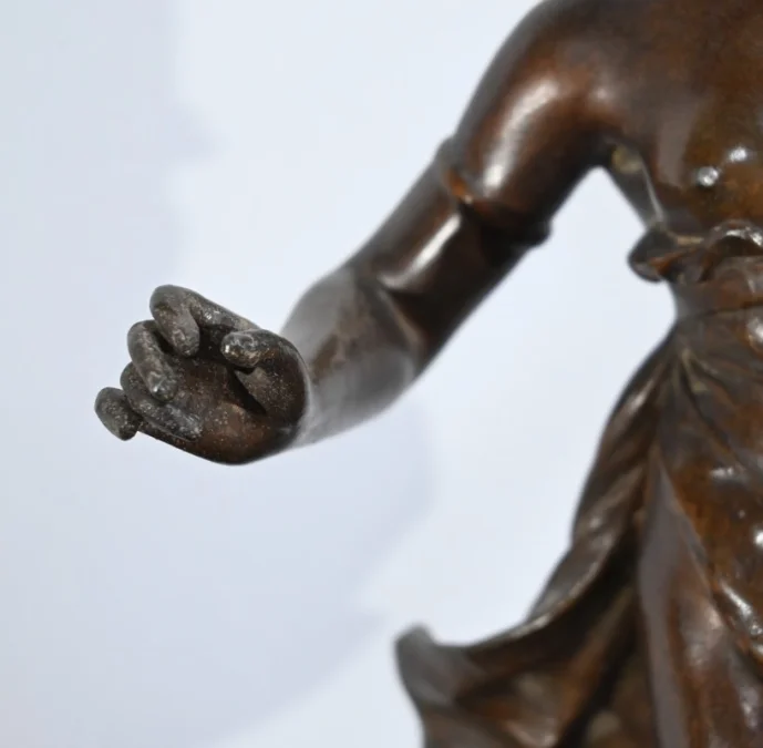 SPELTER-STATUETTE signiert E. BOURET