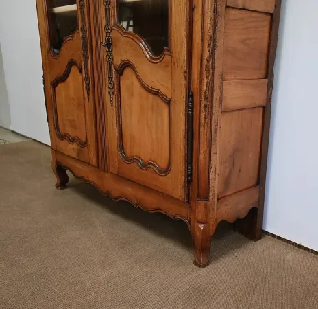 Petite Armoire Bibliothèque en Merisier, style Louis XV – Milieu XIXe