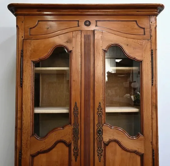 Petite Armoire Bibliothèque en Merisier, style Louis XV – Milieu XIXe