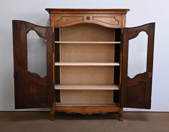 Petite Armoire Bibliothèque en Merisier, style Louis XV – Milieu XIXe