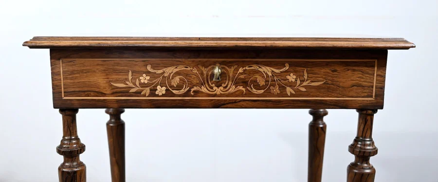 TISCH IM LOUIS XVI-STIL