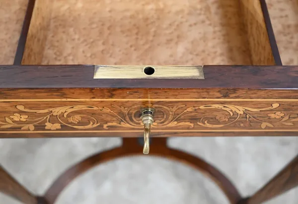 Petite Table en Palissandre et Marqueterie, style Louis XVI – Fin XIXe
