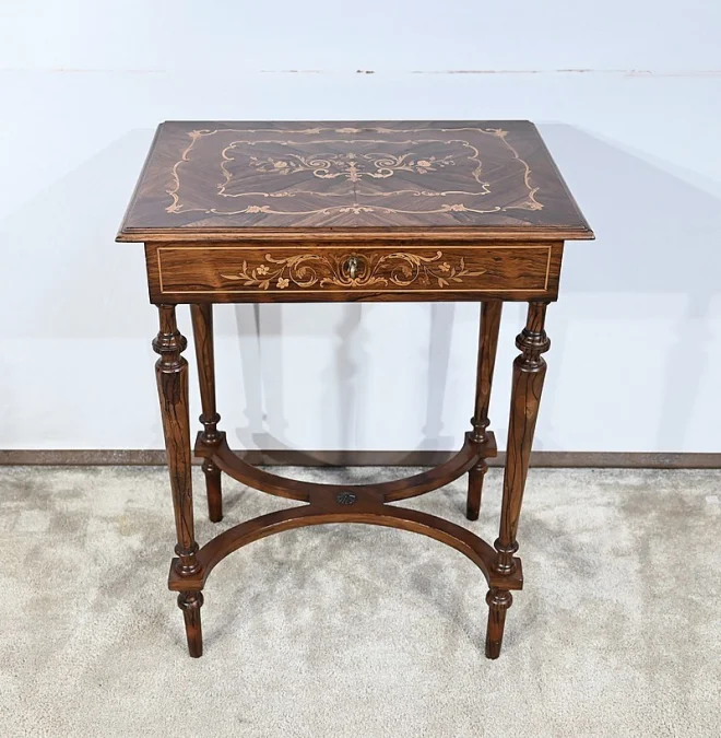 TISCH IM LOUIS XVI-STIL