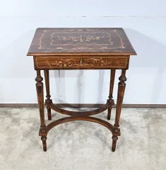 TISCH IM LOUIS XVI-STIL