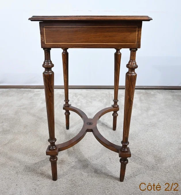 TISCH IM LOUIS XVI-STIL