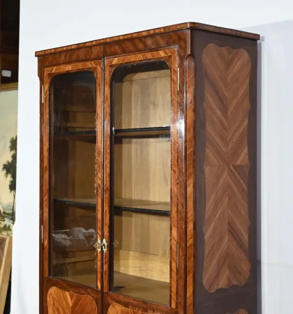 Petite Bibliothèque Vitrine en Bois de Rose et Acajou, style Louis XV – Milieu XIXe