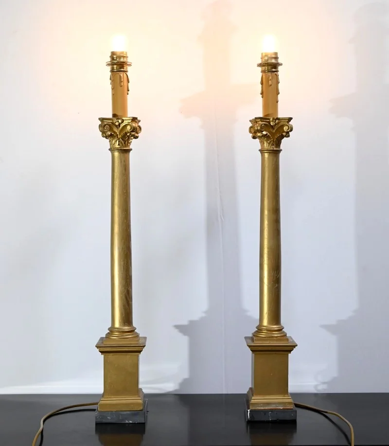 PAAR KANDELAARS IN DE STIJL VAN HET EMPIRE