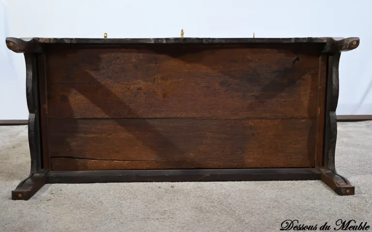 Commode Scriban de Port en Acajou de Saint Martin et de Cuba, époque Louis XV – XVIIIe