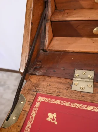 Commode Scriban de Port en Acajou de Saint Martin et de Cuba, époque Louis XV – XVIIIe