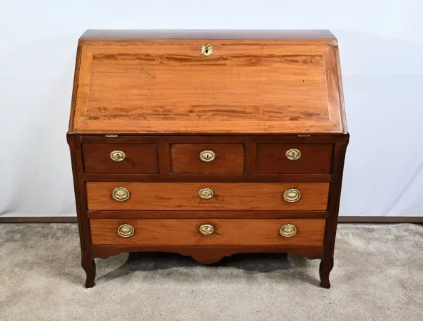 Commode Scriban de Port en Acajou de Saint Martin et de Cuba, époque Louis XV – XVIIIe