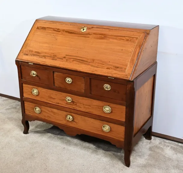 Commode Scriban de Port en Acajou de Saint Martin et de Cuba, époque Louis XV – XVIIIe