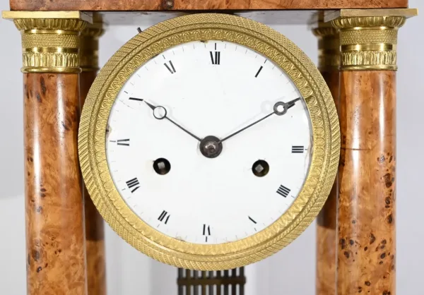 Pendule en Loupe de Thuya, époque Empire – 1ère Partie XIXe