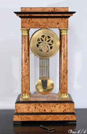 Pendule en Loupe de Thuya, époque Empire – 1ère Partie XIXe