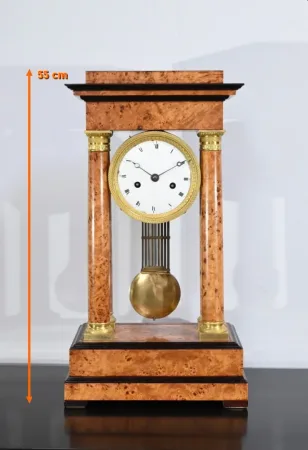 Pendule en Loupe de Thuya, époque Empire – 1ère Partie XIXe