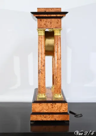 Pendule en Loupe de Thuya, époque Empire – 1ère Partie XIXe