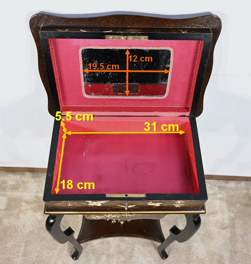 Petite Table à décors Asiatiques – Fin XIXe
