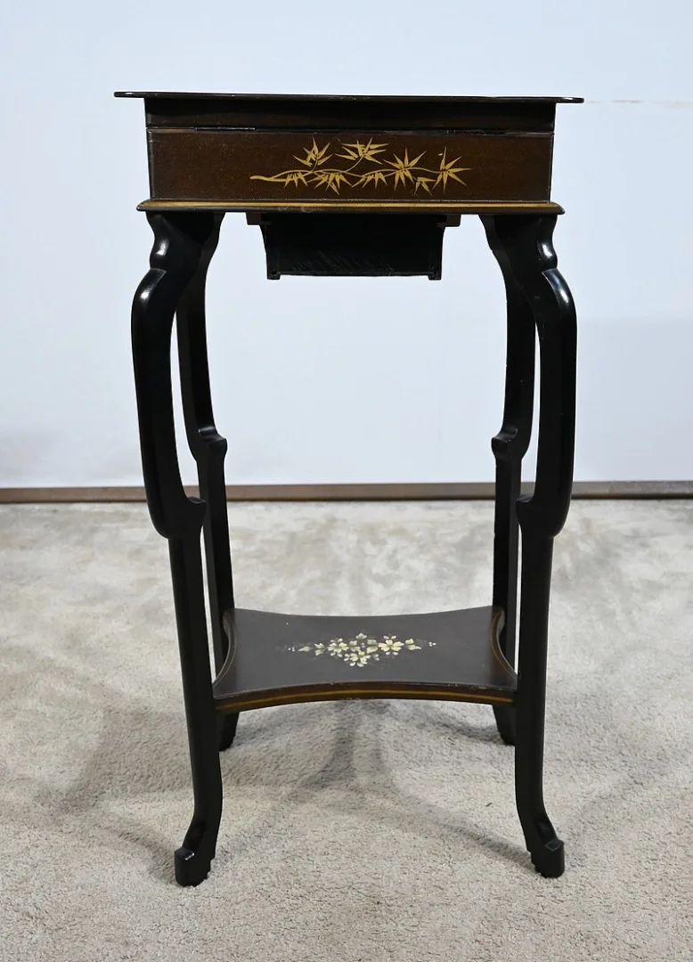 Petite Table à décors Asiatiques – Fin XIXe