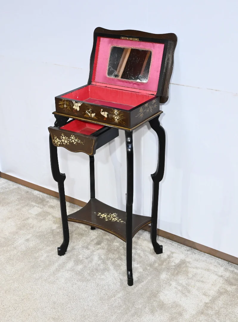 Petite Table à décors Asiatiques – Fin XIXe