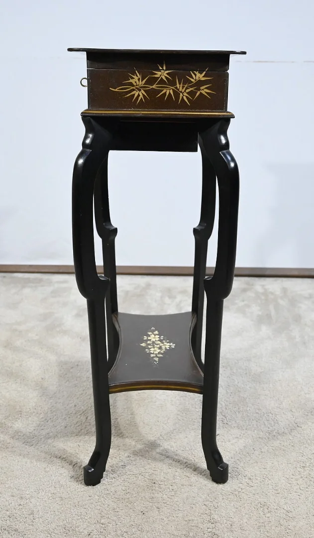Petite Table à décors Asiatiques – Fin XIXe