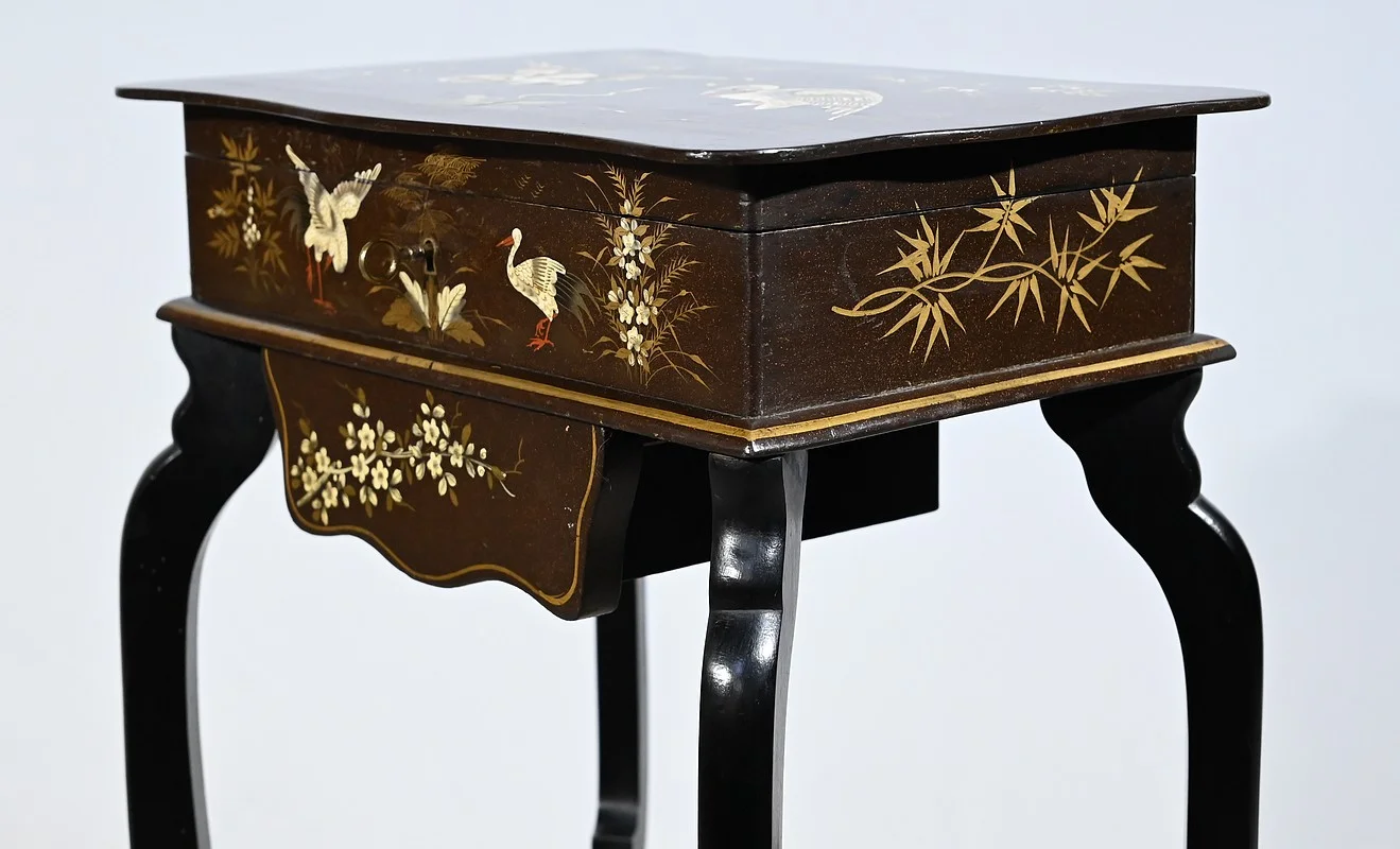 Petite Table à décors Asiatiques – Fin XIXe