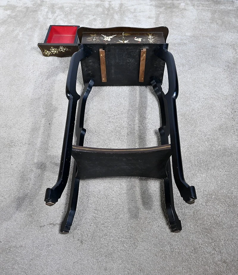 Petite Table à décors Asiatiques – Fin XIXe