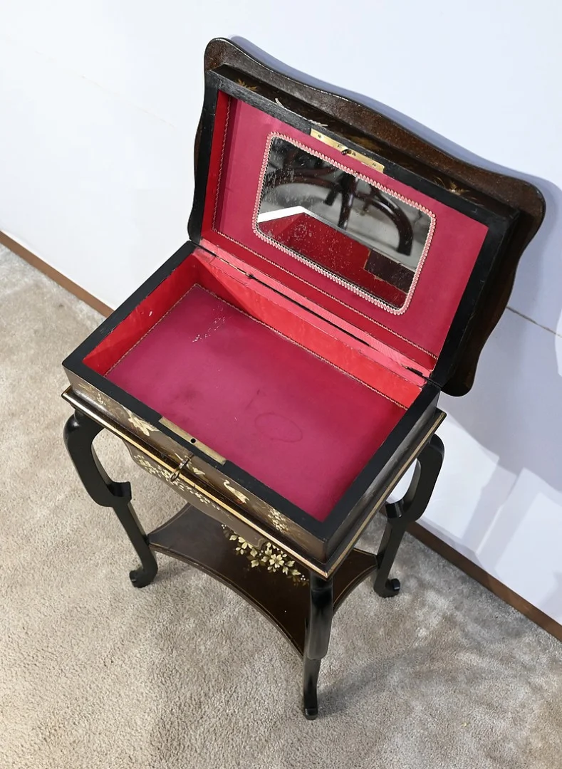 Petite Table à décors Asiatiques – Fin XIXe