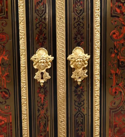 Meuble d’Appui en Poirier Noirci, esprit Boulle, époque Napoléon III – Milieu XIXe