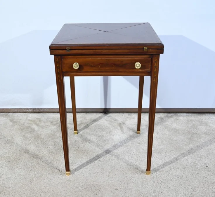 SWIVEL CARD TABLE