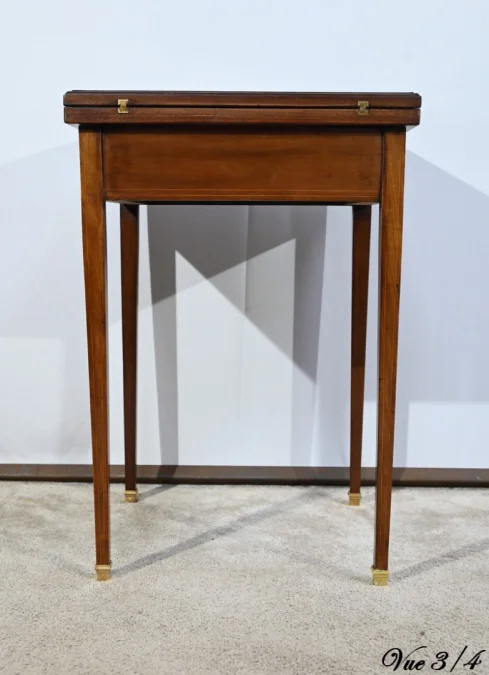 SWIVEL CARD TABLE