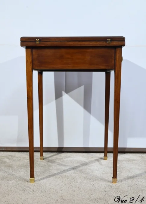 SWIVEL CARD TABLE