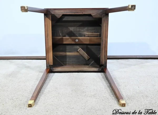 Table Mouchoir en Acajou Massif – 1920